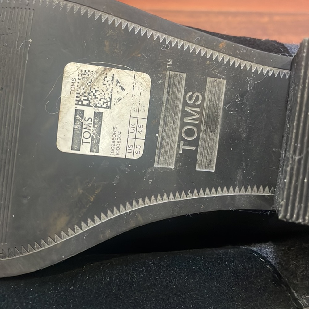 TOMS Ankle booties- Size 6.5- excellent used condition- black and gray - Picture 7 of 7